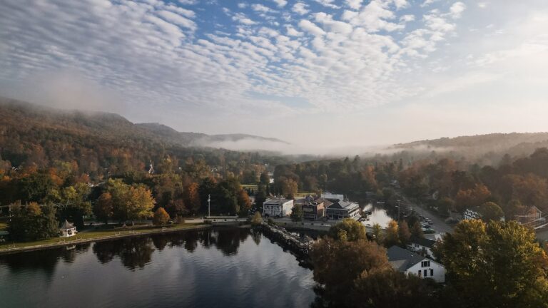 Read more about the article Fall Foliage in the Eastern Townships: Quebec’s Leaf-Peeping Secret
