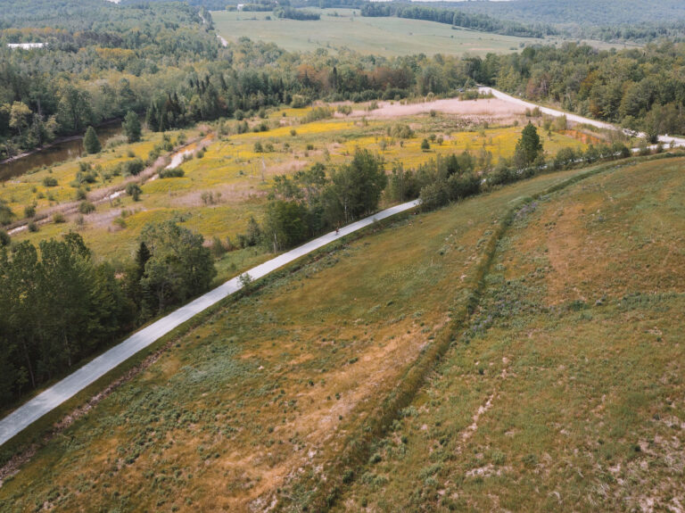 Read more about the article Vélo de gravelle et vélo électrique : les Cantons-de-l’Est, terrain parfait
