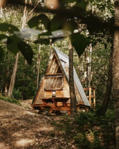 Read more about the article Dôme, pod, tente safari ou mini-chalet : lequel choisir ?