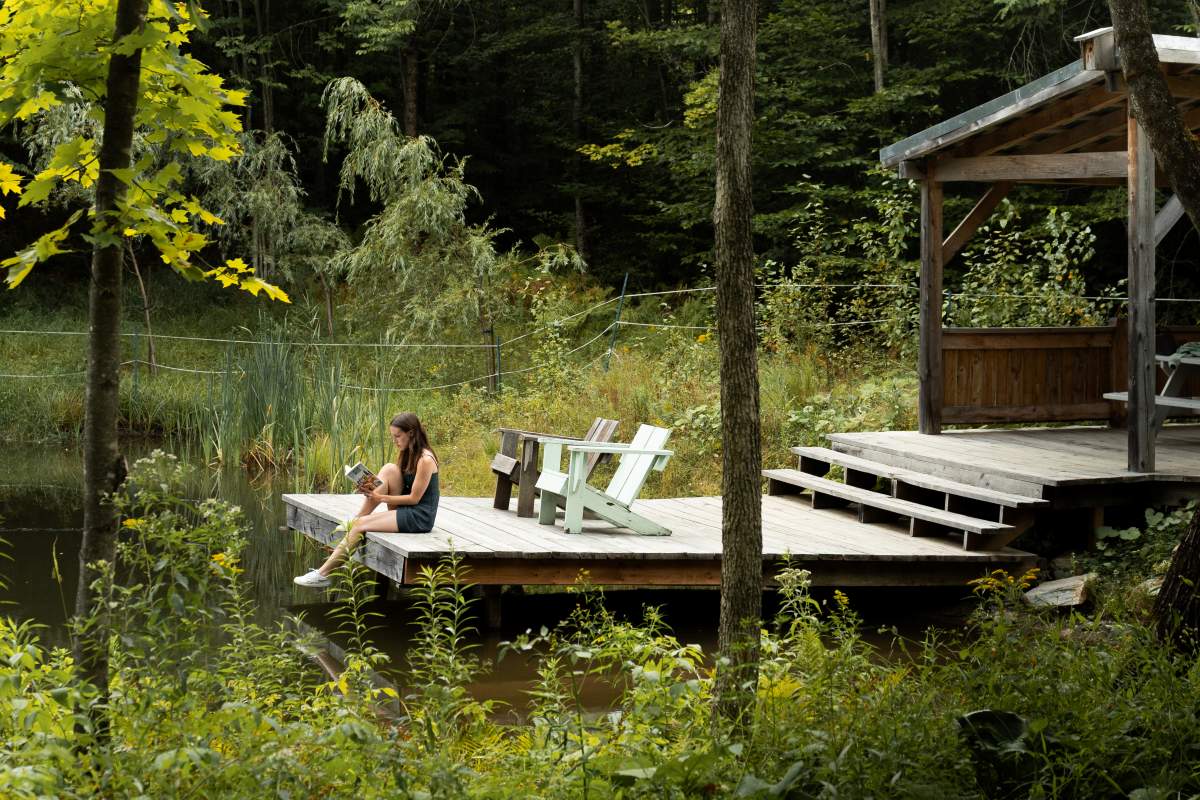 Le club de campagne Station Chêne Rouge en forêt à North Hatley, Cantons-de-l'Est
