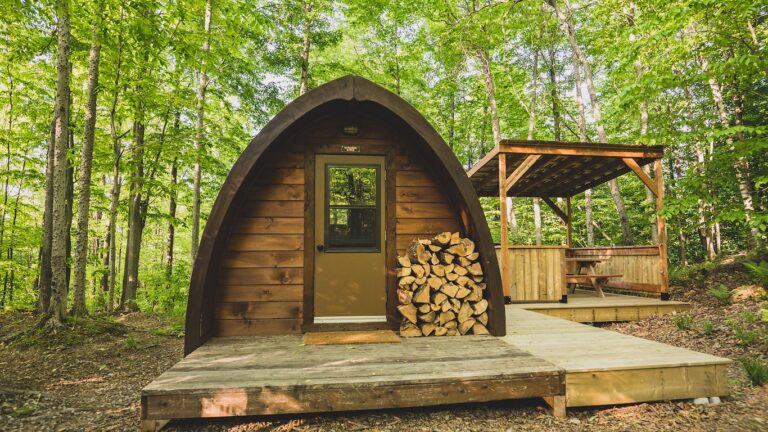 Read more about the article Prêt-à-camper dans les Cantons-de-l’Est : le guide<br>complet 2026