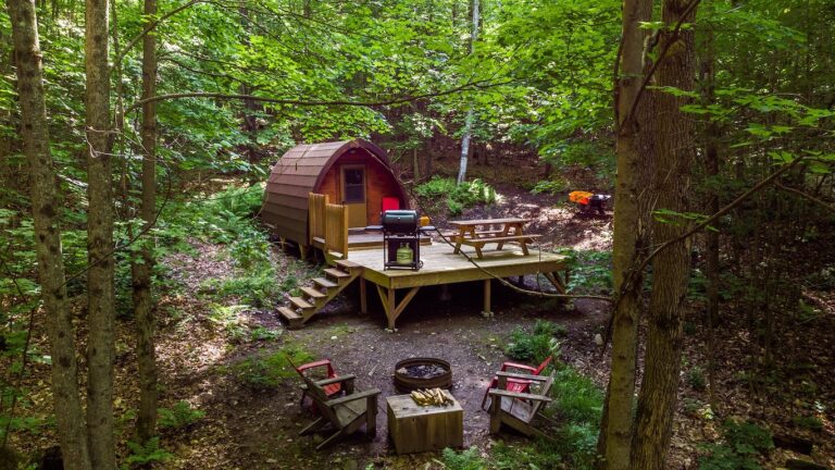 Read more about the article Glamping au Québec : c’est quoi, pour qui, combien ça coûte ?