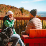 Terrasse de Station Chêne Rouge, North Hatley, à l'automne